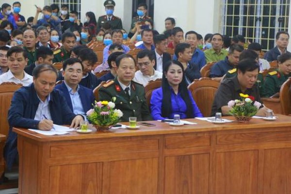 Quang cảnh hội nghị công bố quyết định về việc chấm dứt hoạt động của các chốt kiểm soát dịch bệnh Covid-19 trên địa bàn xã Sơn Lôi, huyện Bình Xuyên.