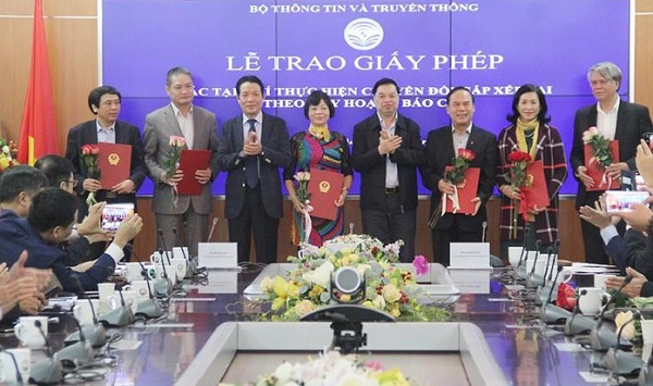 Trao giấy phép cho 18 tạp chí chuyển đổi theo quy hoạch báo chí
