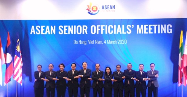 Trưởng đoàn SOM các nước ASEAN chụp ảnh tại hội nghị