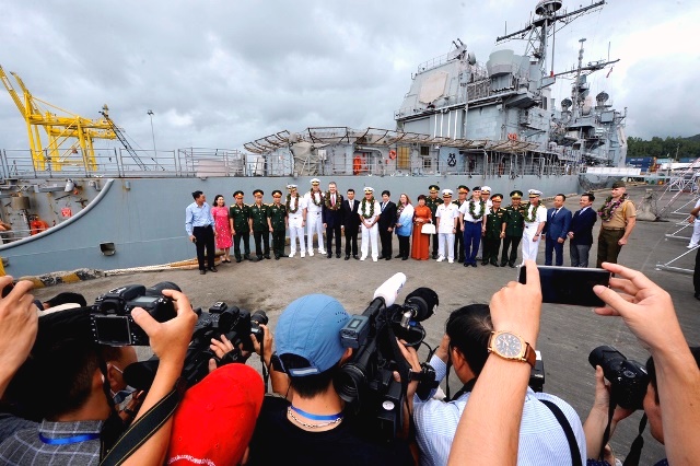 Lễ đón đoàn hải quân Mỹ tại cảng Tiên Sa, Đà Nẵng