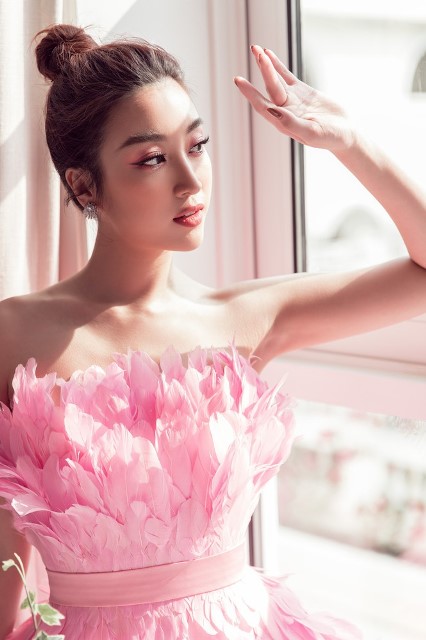 Hoa hậu Đỗ Mỹ Linh trong bbooj