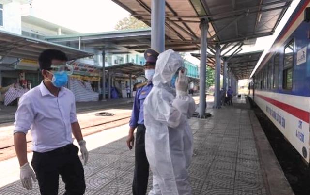 Đà Nẵng: Cách ly khẩn cấp 4 người bay cùng chuyến với bệnh nhân Covid-19, bằng tàu hỏa