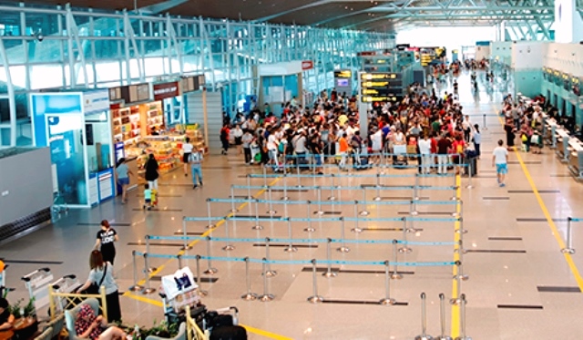 Khu vực check-in rộng r&atilde;i, tho&aacute;ng m&aacute;t tại S&acirc;n bay Đ&agrave; Nẵng