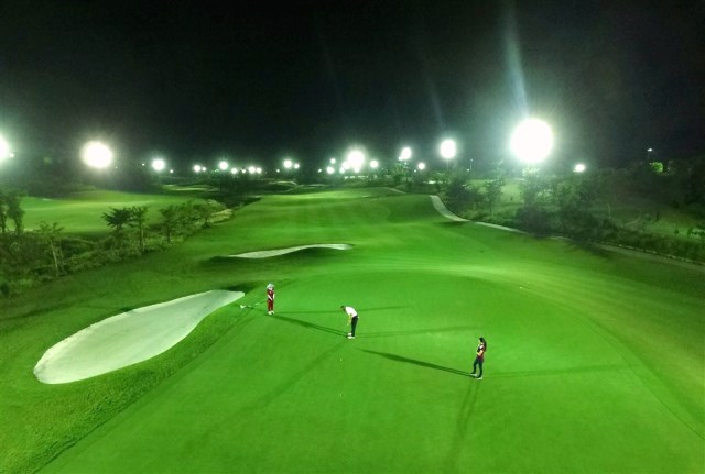 Toàn cánh sân golf Bana Hill về đêm