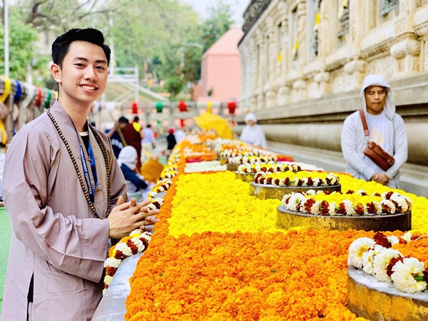 Gặp gỡ chàng trai “nặng tình” trên đất Phật