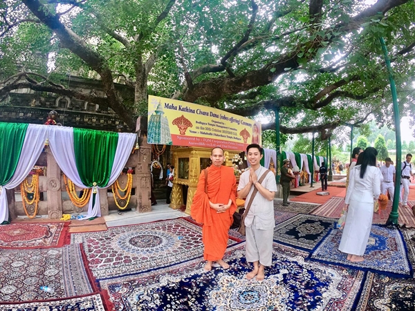 Gặp L&ecirc; B&igrave;nh,