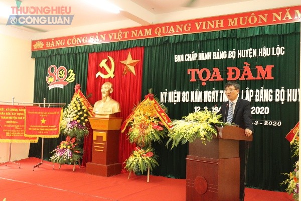 Đồng chí Hoàng Anh Tuấn- PBT TT Huyện ủy phát biểu tại buổi lễ