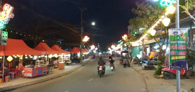 Hứa hẹn sẽ là điểm đến cho du khách, cũ như khách địa phương mua sắm, giải trí vào ban đêm Hứa hẹn sẽ là điểm đến cho du khách, cũ như khách địa phương mua sắm, giải trí vào ban đêm