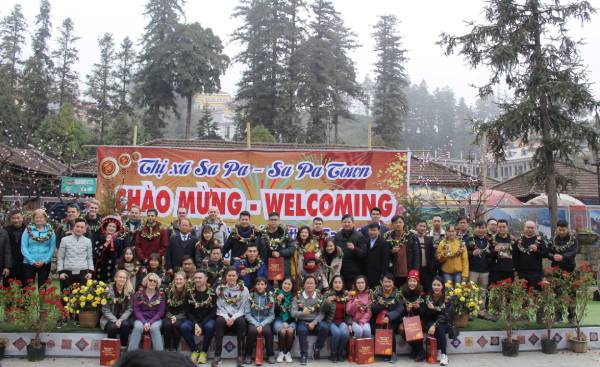 Sa Pa tổ chức đón đoàn du khách đầu tiên của năm 2021