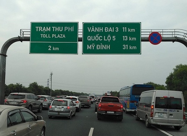 Cao tốc từ Hải Phòng - Hà Nội tắc ở đầu đường vào Hà Nội