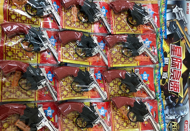 Lào Cai: Bắt giữ gần 2.000 khẩu súng đồ chơi
