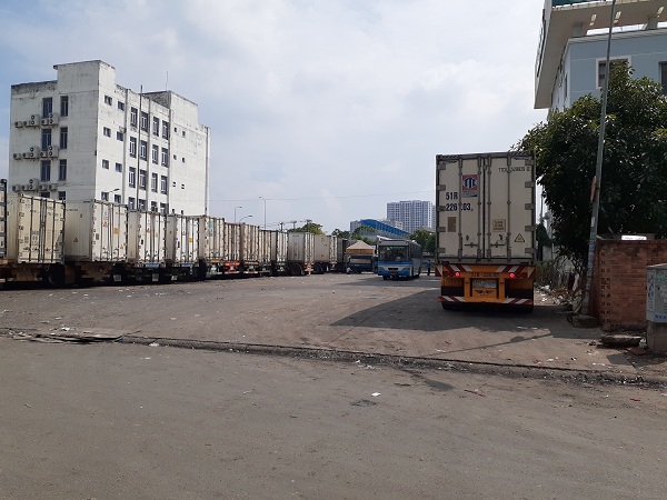 Bãi Container phía sau nhà Công ty CP Quản lý & Kinh doanh chợ Nông sản Thủ Đức Bãi Container phía sau nhà Công ty CP Quản lý & Kinh doanh chợ Nông sản Thủ Đức