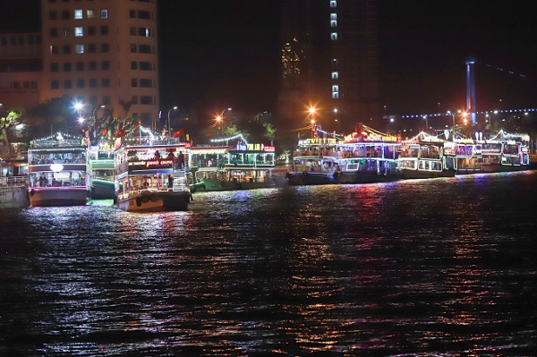 Đà Nẵng miễn phí 2.000 vé du lịch thưởng ngoạn sông Hàn về đêm