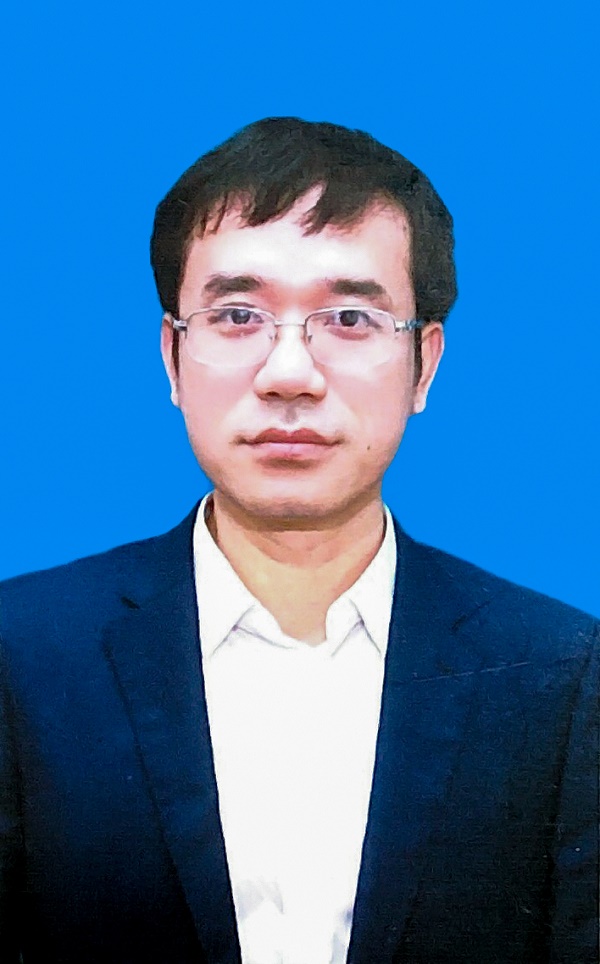 Ông Nguyễn Văn Minh, sinh năm 1977, cử nhân điện tử viễn thông, trường Đại học Khoa học Tự nhiên - Đại học Quốc gia Hà Nội, với kinh nghiệm 20 năm làm việc trong lĩnh vực công nghệ thông tin
