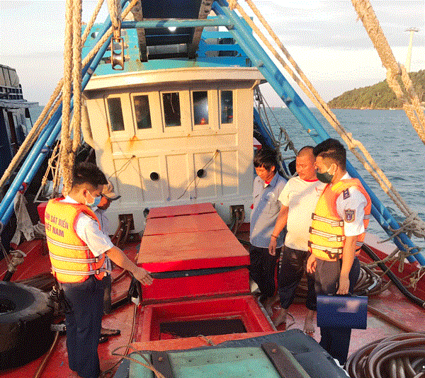 Thu giữ 140.000 lít dầu DO không rõ nguồn gốc trên vùng biển Kiên Giang