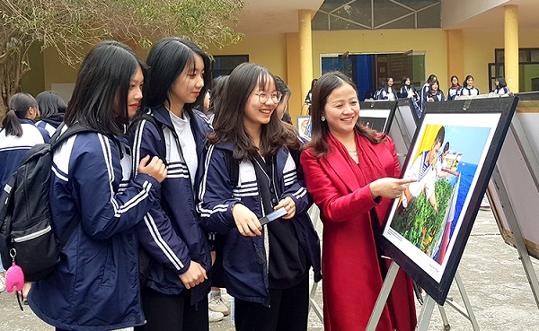 Phú Thọ: Trường THPT Chuyên Hùng Vương tổ chức ngoại khoá chủ đề 'Xuân biên giới – Tết hải đảo'