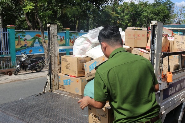 Thu giữ gần 2 tấn hàng giả chuẩn bị tung ra trong dịp Tết tại Bình Dương