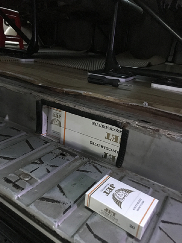 An Giang: Bắt giữ xe ô tô khách vận chuyển thuốc lá lậu