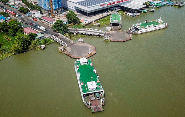 Phà Vàm Cống về TP.HCM có thể bị chìm bất cứ lúc nào
