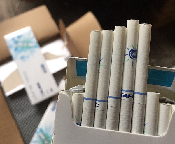 Hải Phòng: Thu giữ gần 50.000 bao thuốc lá nhập lậu ngụy trang trong container than củi