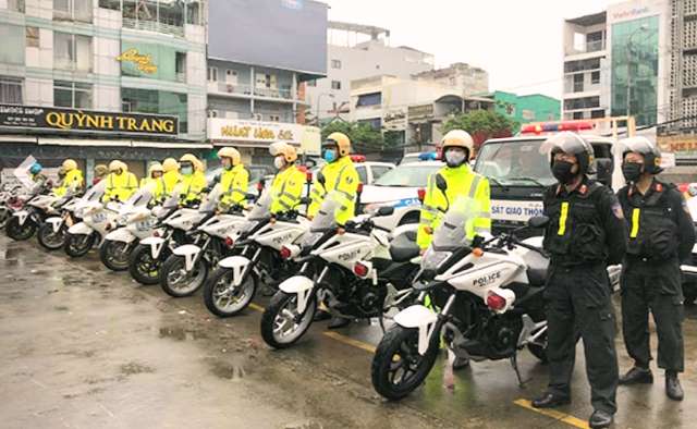 Lực lượng CSGT c&oacute; mặt tại buổi lễ nhận nhiệm vụ với c&aacute;c Sở ban ng&agrave;nh li&ecirc;n quan nhằm đảm bảo tốt nhất trật tự ATGT cho to&agrave;n TP. Đ&agrave; Nẵng.