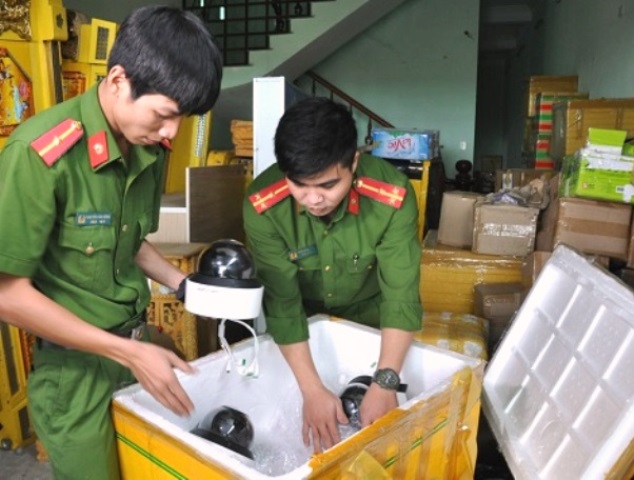 Đà Nẵng: Tạm giữ gần 200 thùng chứa linh kiện điện tử, thẻ chíp phục vụ sòng bạc