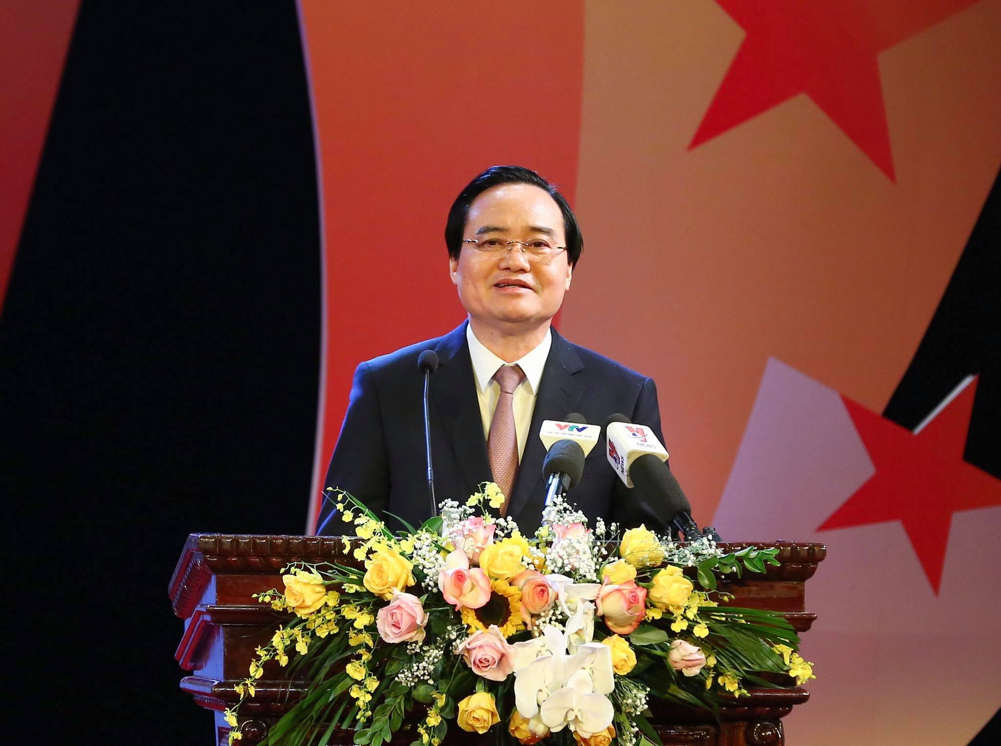 Bộ trưởng bộ GD&ĐT Phùng Xuân Nhạ phát biểu tại buổi lễ