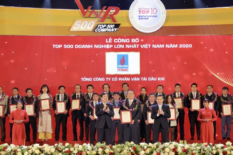 Ông Nguyễn Quốc Thịnh, Phó Tổng giám đốc PVTrans nhận vinh danh TOP 500 doanh nghiệp lớn nhất Việt Nam