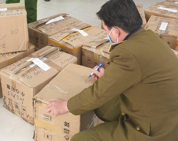 Hà Nội: Thu giữ hơn 1.600 chiếc đồng hồ đeo tay nhập lậu