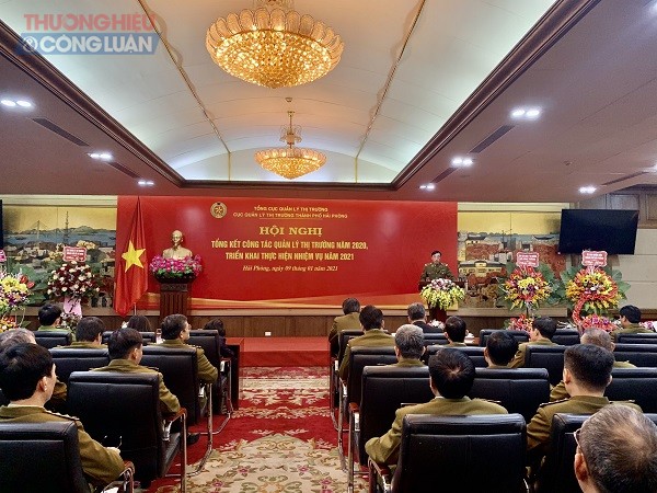 Đồng chí Trần Thành Vin Cục trưởng Cục QLLT Hải Phòng phát biểu tại buổi lễ.