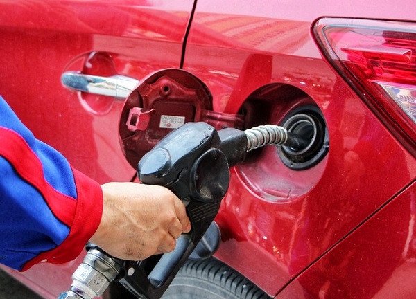 Ngày mai (11/1), giá xăng tăng lần thứ 4 liên tiếp?