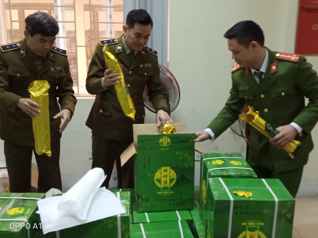 Lào Cai: Phát hiện lô Rượu ống tre nhập lậu đang tập kết chờ tiêu thụ