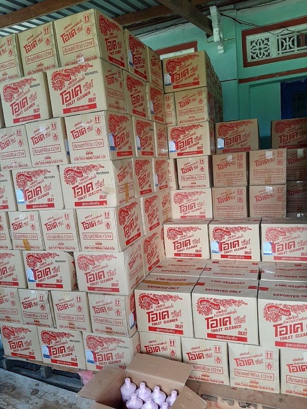 Phú Yên: Tạm giữ 3.360 chai nước tẩy Toilet nhãn hiệu Okay không có hóa đơn chứng từ