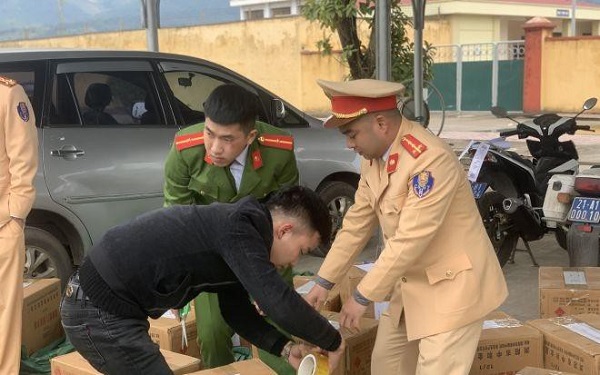 Bắt giữ gần nửa tấn pháo nổ trên cao tốc Nội Bài – Lào Cai