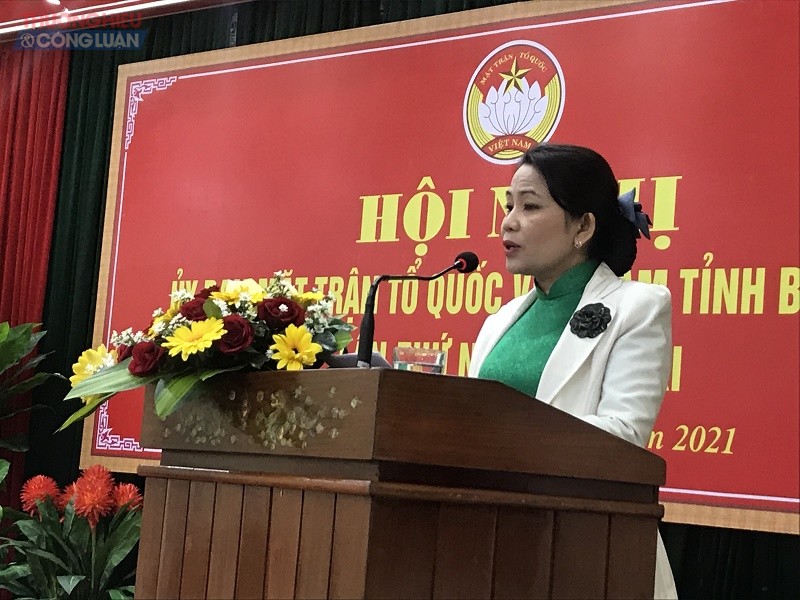 Chủ tịch UBMTTQVN tỉnh Nguyễn Thị Phong Vũ ph&aacute;t biểu tại hội nghị