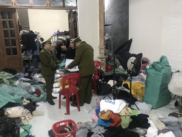 Lạng Sơn: Phát hiện cơ sở kinh doanh các sản phẩm thời trang không rõ nguồn gốc xuất xứ