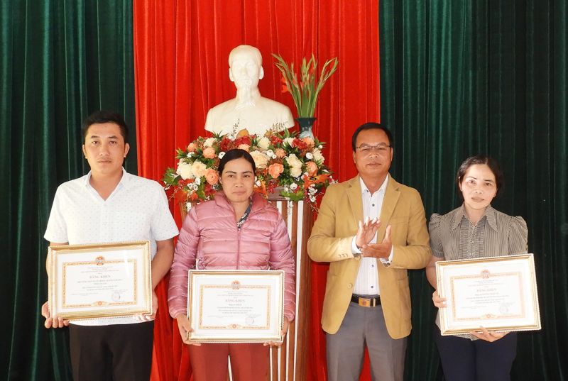 Gia Lai: huyện Đak Đoa khen thưởng 26 tập thể, cá nhân trong công tác Hội và phong trào nông dân