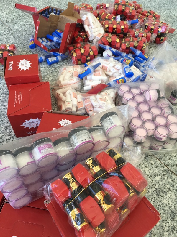 Thu giữ hơn 850 chai chế phẩm dùng cho móng tay, móng chân… không có hóa đơn chứng từ