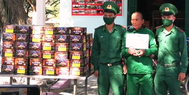 Kon Tum: Bắt vụ vận chuyển gần 2 tạ pháo lậu