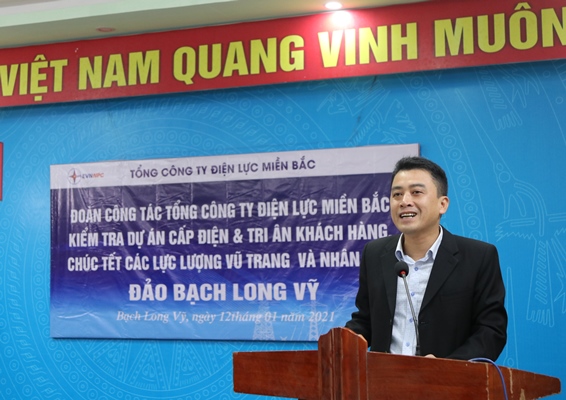 Ông Trần Quang Tường - Thành ủy viên, Bí thư huyện ủy, Chủ tịch UBND huyện đảo Bạch Long Vỹ