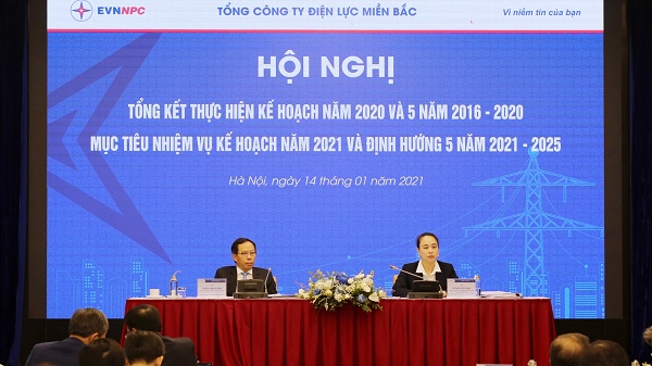 Ông Thiều Kim Quỳnh - Chủ tịch HĐTV và bà Đỗ Nguyệt Ánh - TV HĐTV, Tổng Giám đốc EVNNPC đồng chủ trì Hội nghị tổng kết thực hiện kế hoạch năm 2020 và 05 năm 2016-2020; Mục tiêu nhiệm vụ năm 2021 và định hướng kế hoạch 5 năm 2021-2025 vừa diễn ra sáng ngày 14/1/2021 tại Hà Nội