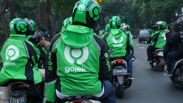 Gojek tăng phí dịch vụ mảng giao đồ ăn
