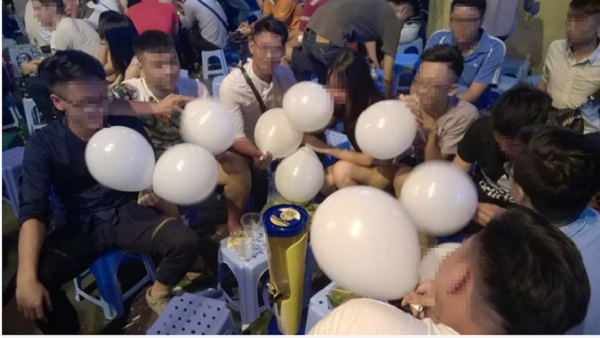 Bộ Công thương đề xuất cấm 'khí cười' khi sử dụng sai mục đích