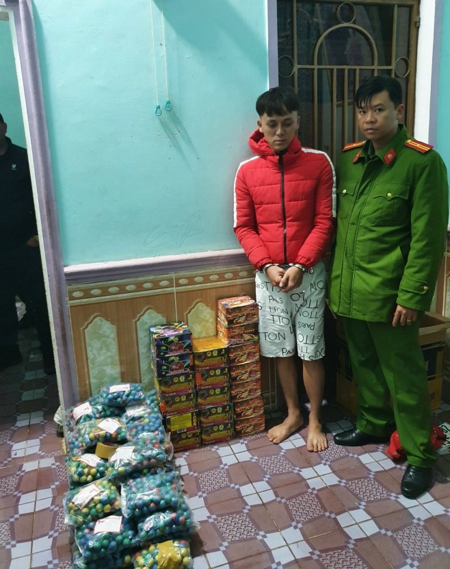 Liên tiếp phát hiện 2 vụ vận chuyển hơn 300kg pháo nổ trái phép