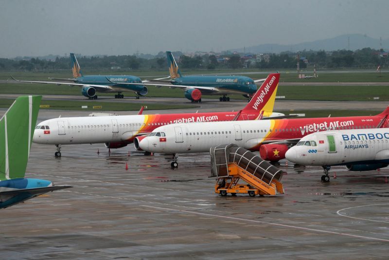 Thời tiết xấu, mây mù, tầm nhìn giảm tại sân bay Nội Bài đã khiến nhiều chuyến bay phải chuyển hướng hạ cánh sang các sân bay lân cận. Ảnh: Khánh Huyền