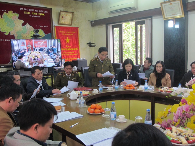 Đồng chí Lê Ngọc An, Bí thư Đảng ủy Cục Quản lý thị trường trình bày báo cáo tại hội nghị