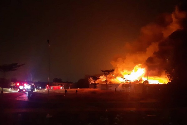 Vào 0h ngày 23/1, một vụ hỏa hoạn lớn đã xảy ra tại một công ty sản xuất pallet gỗ ở phường Tân Định, TX Bến Cát tỉnh Bình Dương.