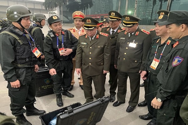 Thứ trưởng Bùi Văn Nam kiểm tra việc triển khai lực lượng, phương tiện, thiết bị bảo đảm ANTT Đại hội