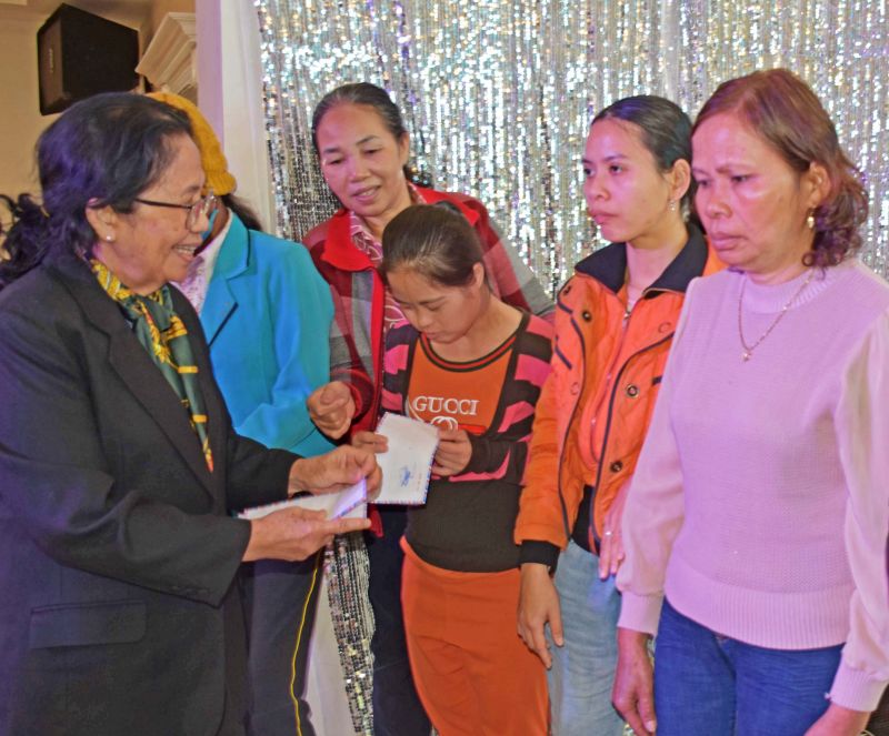 Gia Lai: Tặng 200 suất quà Tết cho nạn nhân chất độc da cam TP. Pleiku và huyện Chư Prông