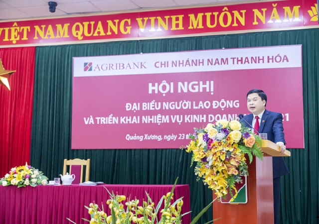 Trần Văn Thành- Giám đốc Agribank Nam Thanh Hóa phát biểu tại hội nghị